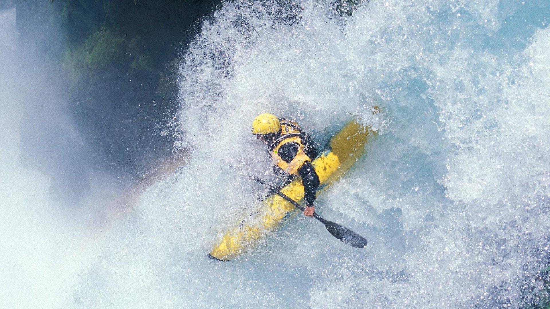 拜仁续约博弈陷入僵局，德媒曝于帕梅卡诺索要大幅涨薪，俱乐部高层态度强硬拒妥协