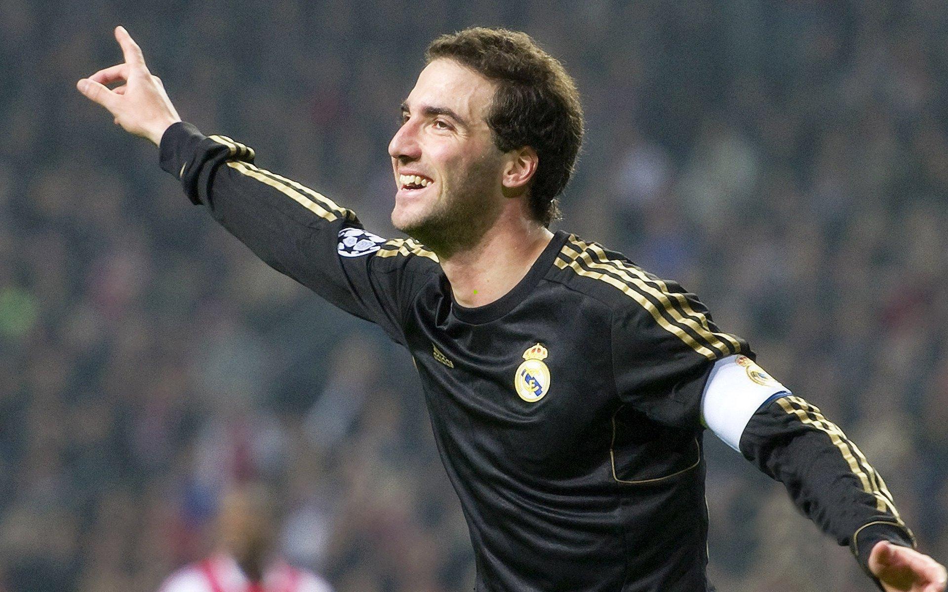 梅西双响并达生涯400次助攻里程碑，迈阿密国际总比分2-1挺进下一轮